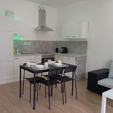 Novy Apartman S Terasou Brünn Exterior foto